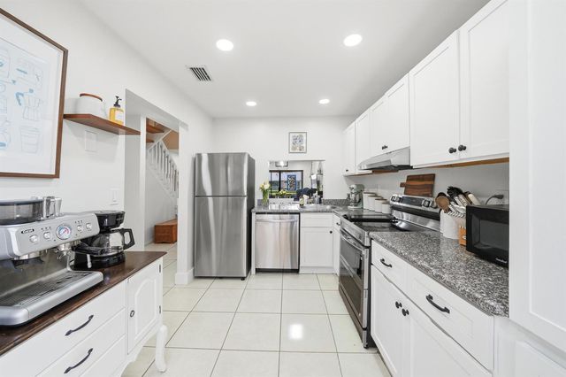 4737 NW 82nd Avenue 1207, Lauderhill, FL 33351