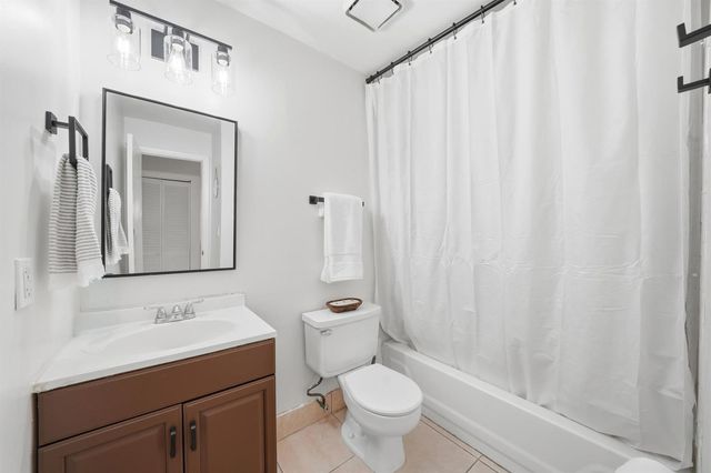 4737 NW 82nd Avenue 1207, Lauderhill, FL 33351