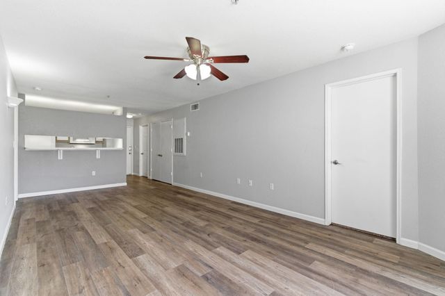 517 Southwest Parkway 204, College Station, TX 77840