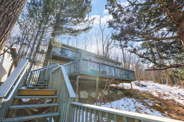 364 Skyline Lake Dr, Ringwood Boro, NJ 07456