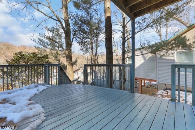 364 Skyline Lake Dr, Ringwood Boro, NJ 07456