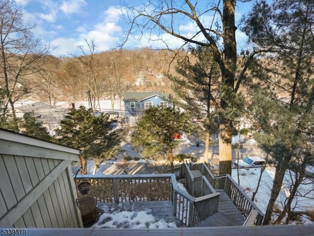 364 Skyline Lake Dr, Ringwood Boro, NJ 07456