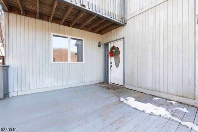 364 Skyline Lake Dr, Ringwood Boro, NJ 07456