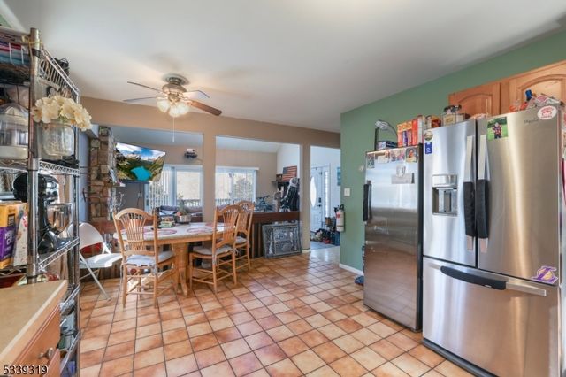 364 Skyline Lake Dr, Ringwood Boro, NJ 07456