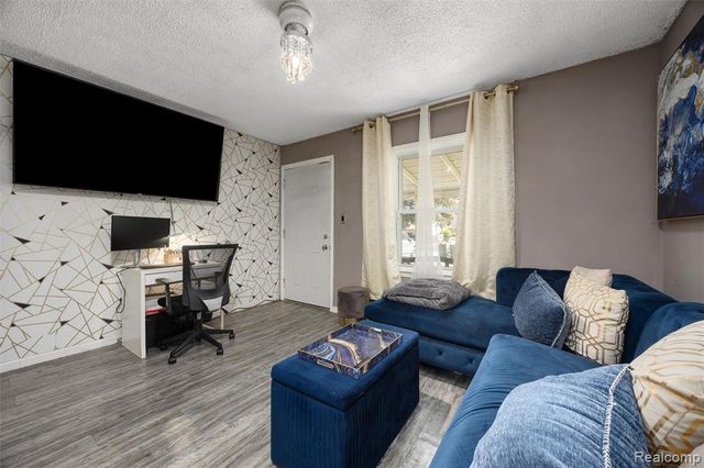 20816 Midway Avenue, Southfield, MI 48075