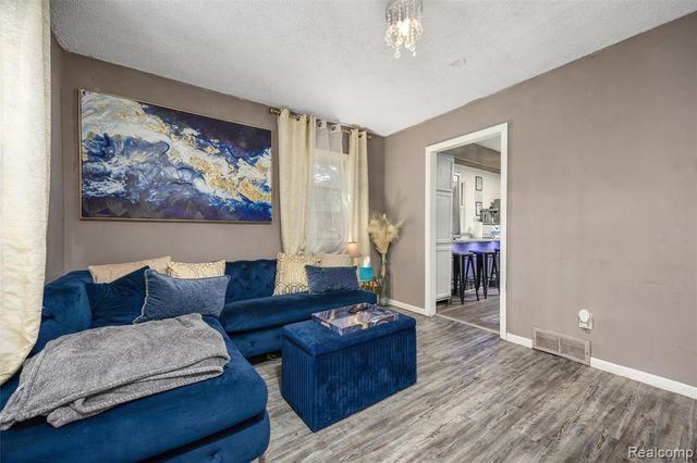 20816 Midway Avenue, Southfield, MI 48075