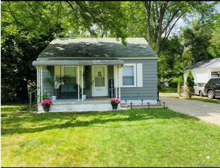 20816 Midway Avenue, Southfield, MI 48075
