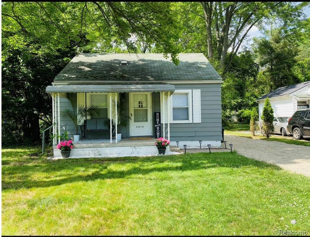 20816 Midway Avenue, Southfield, MI 48075