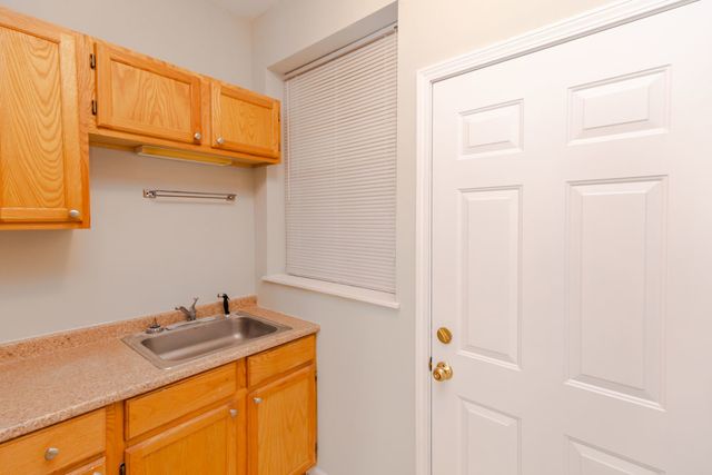 429 E Oakwood Boulevard 7, Chicago, IL 60653