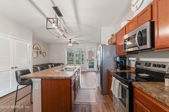 625 OAKLEAF PLANTATION Parkway 614, Orange Park, FL 32065