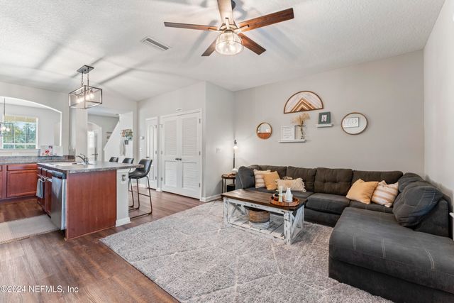 625 OAKLEAF PLANTATION Parkway 614, Orange Park, FL 32065