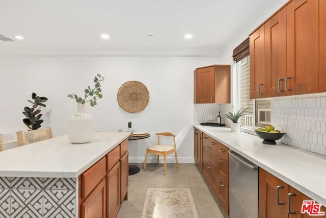 2470 S Centinela Avenue 2, Los Angeles, CA 90064