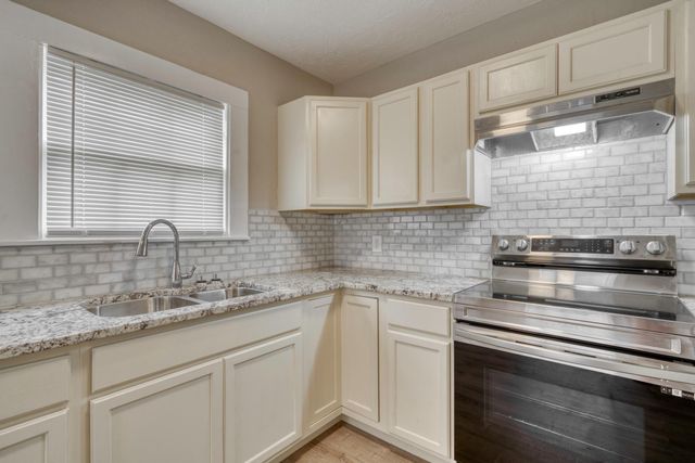 406 N Woodrow Street, Madisonville, TX 77864