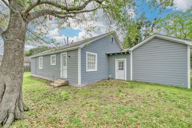 406 N Woodrow Street, Madisonville, TX 77864