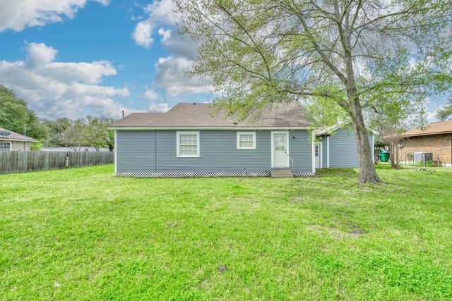 406 N Woodrow Street, Madisonville, TX 77864