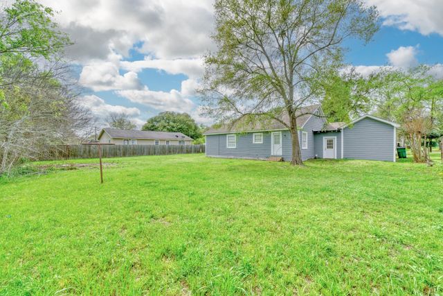 406 N Woodrow Street, Madisonville, TX 77864
