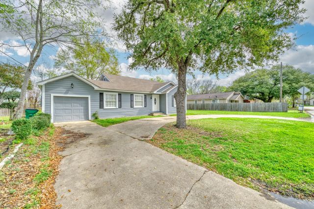 406 N Woodrow Street, Madisonville, TX 77864