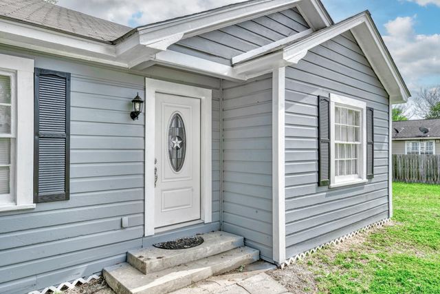 406 N Woodrow Street, Madisonville, TX 77864