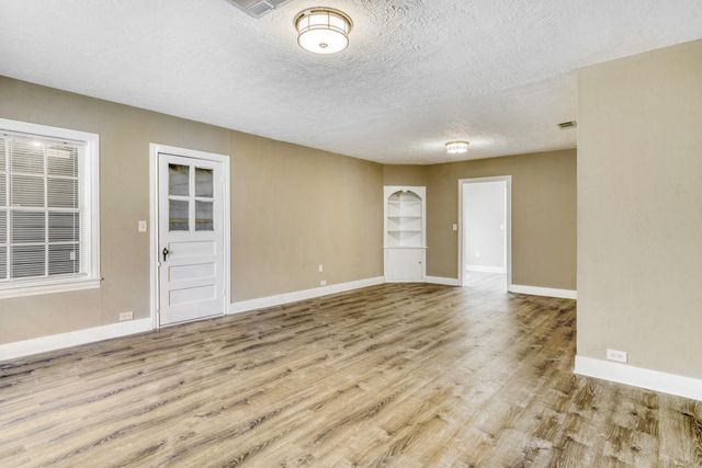 406 N Woodrow Street, Madisonville, TX 77864