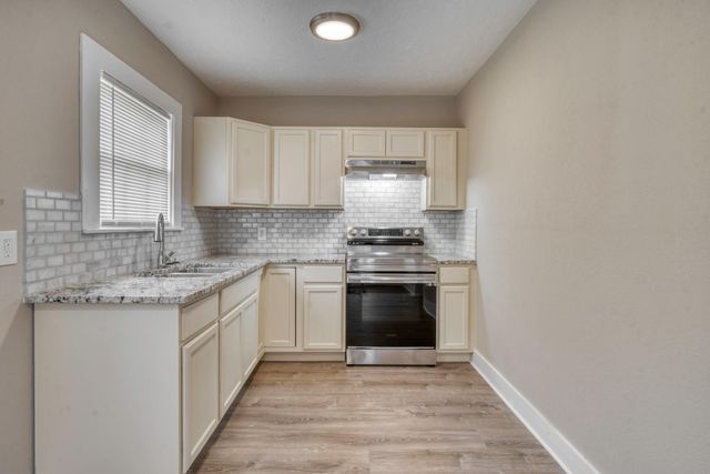 406 N Woodrow Street, Madisonville, TX 77864