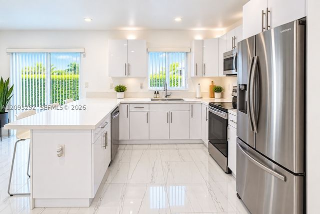798 W 31st St, Hialeah, FL 33012