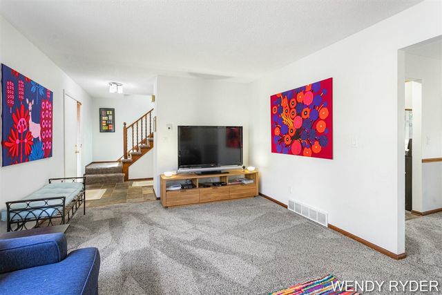 1086 Post Avenue, Holland, MI 49424