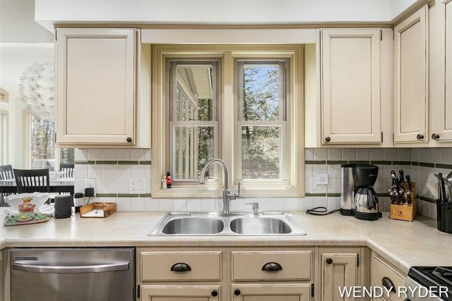 1086 Post Avenue, Holland, MI 49424