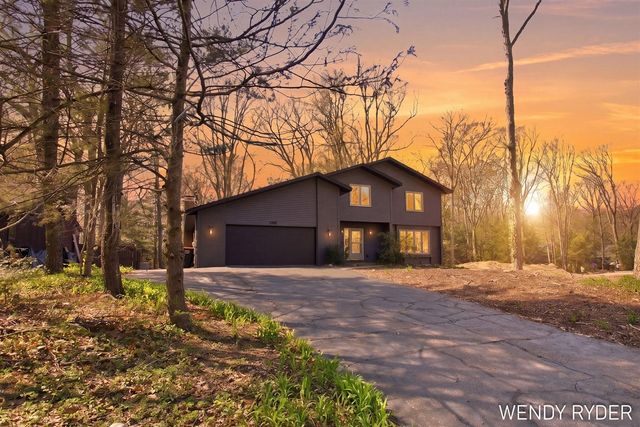 1086 Post Avenue, Holland, MI 49424