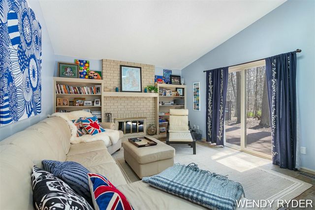 1086 Post Avenue, Holland, MI 49424