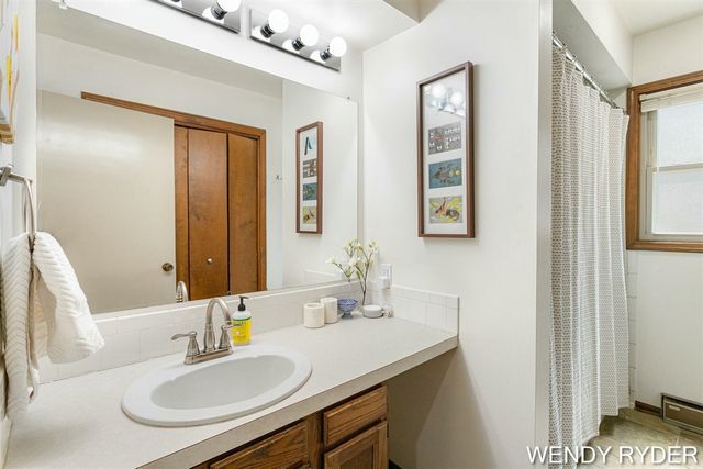 1086 Post Avenue, Holland, MI 49424