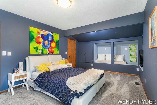 1086 Post Avenue, Holland, MI 49424