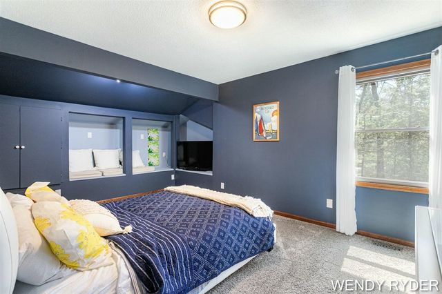 1086 Post Avenue, Holland, MI 49424