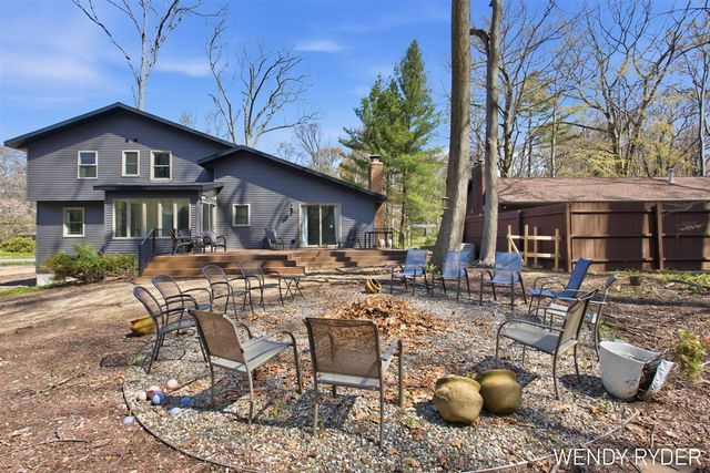 1086 Post Avenue, Holland, MI 49424