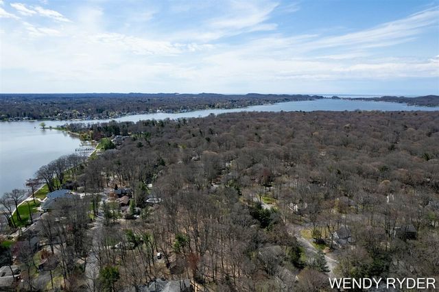1086 Post Avenue, Holland, MI 49424