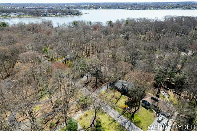 1086 Post Avenue, Holland, MI 49424