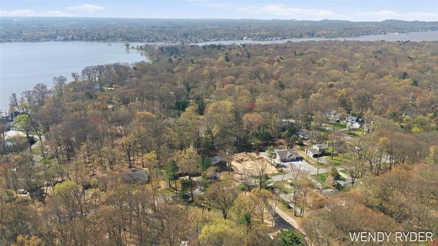 1086 Post Avenue, Holland, MI 49424