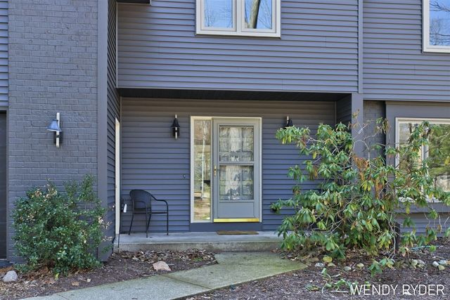 1086 Post Avenue, Holland, MI 49424