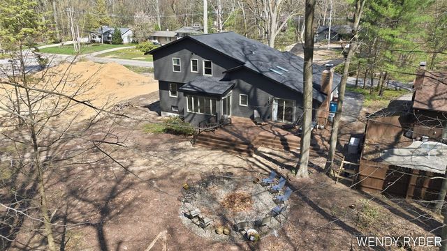 1086 Post Avenue, Holland, MI 49424