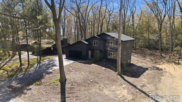 1086 Post Avenue, Holland, MI 49424