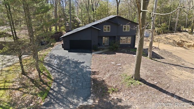 1086 Post Avenue, Holland, MI 49424
