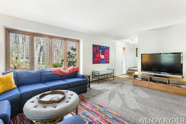 1086 Post Avenue, Holland, MI 49424