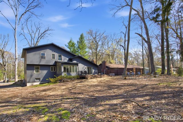 1086 Post Avenue, Holland, MI 49424