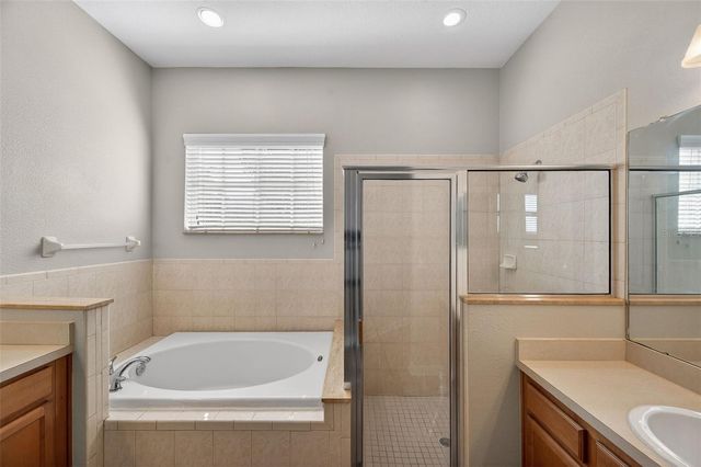 2541 CENTENNIAL FALCON DRIVE, Valrico, FL 33596