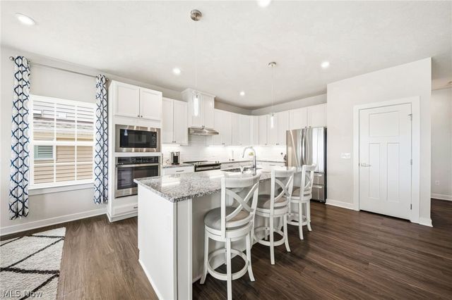34681 N Legends Way, Grafton, OH 44044