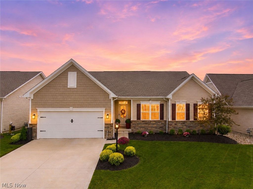34681 N Legends Way, Grafton, OH 44044
