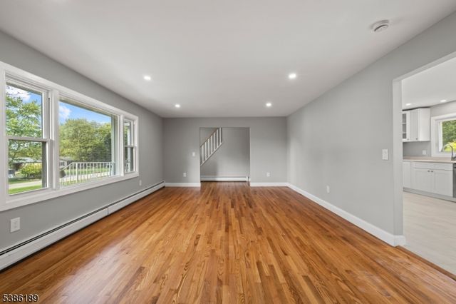14 Kim Ln, Washington Twp., NJ 07840