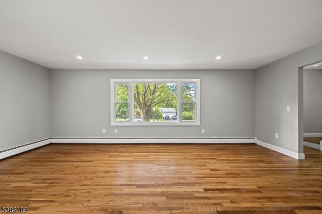 14 Kim Ln, Washington Twp., NJ 07840