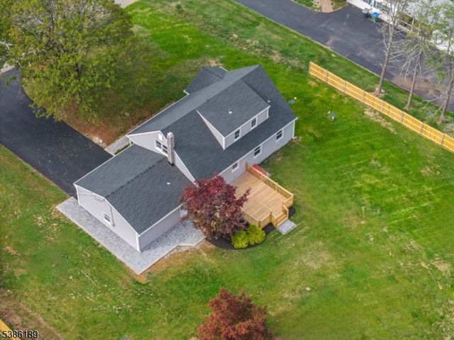 14 Kim Ln, Washington Twp., NJ 07840