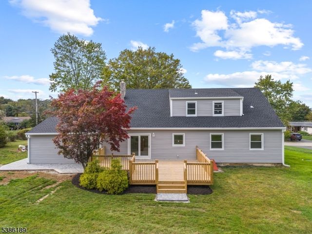 14 Kim Ln, Washington Twp., NJ 07840