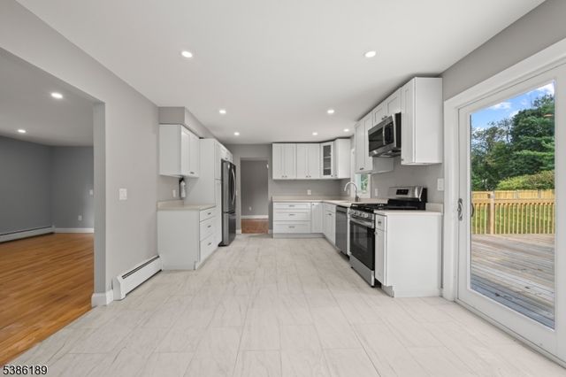 14 Kim Ln, Washington Twp., NJ 07840